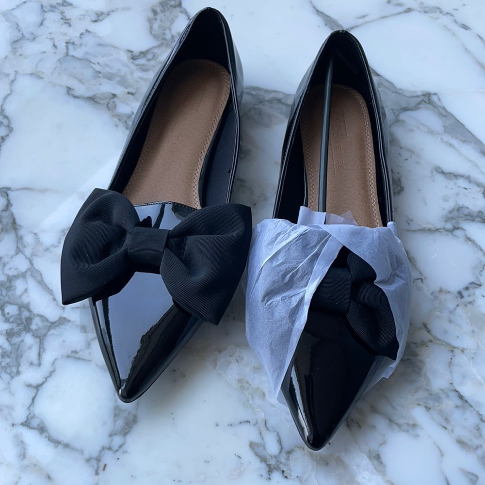 Brand New, Never Worn Black flats with Bow tie